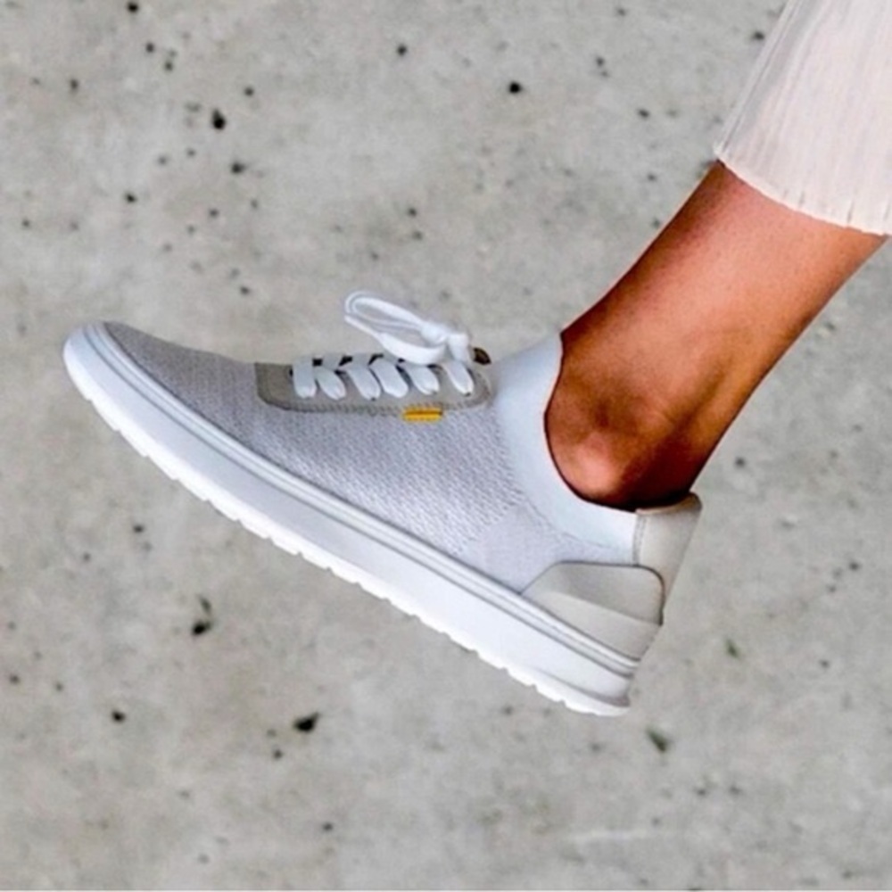 Casca Unisex Avro Grey/White Leather/Mesh Sneakers Size Mens 5/Women’s 7 US